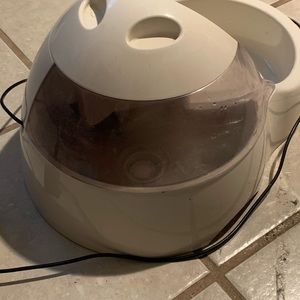 Petmate Filtered Water Bowl.